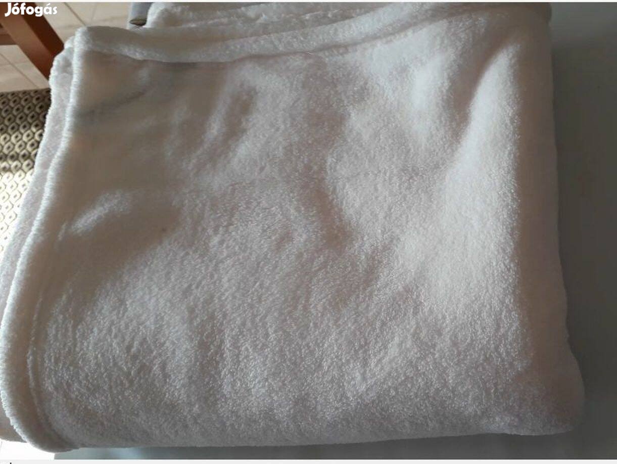 Új 130 x 150 cm fehér plüss baba pléd takaró kifogó fürdőlepedő