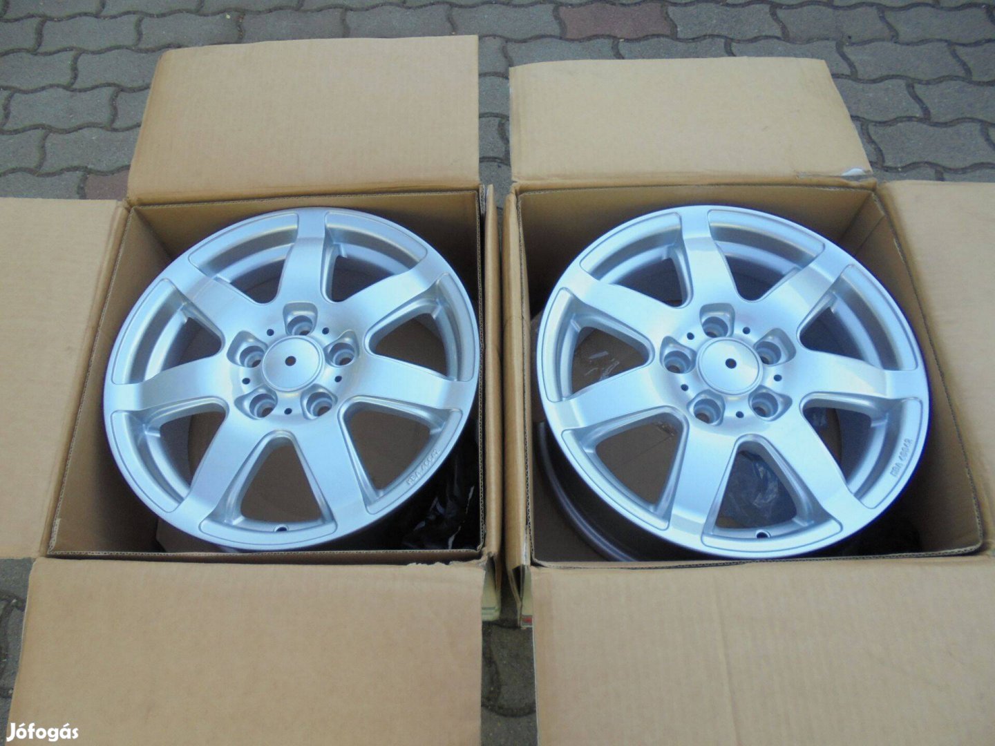 Új 15-ös 5 x 108-as Advanti racing alufelni dobozában eladó