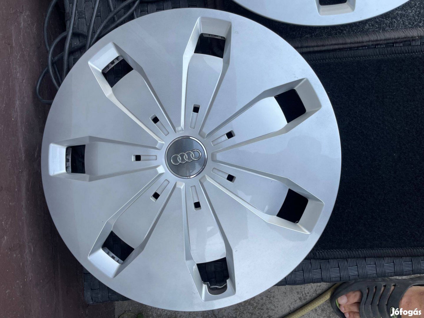 Új 16" Audi dísztárcsák modern formában de mégis olcsón