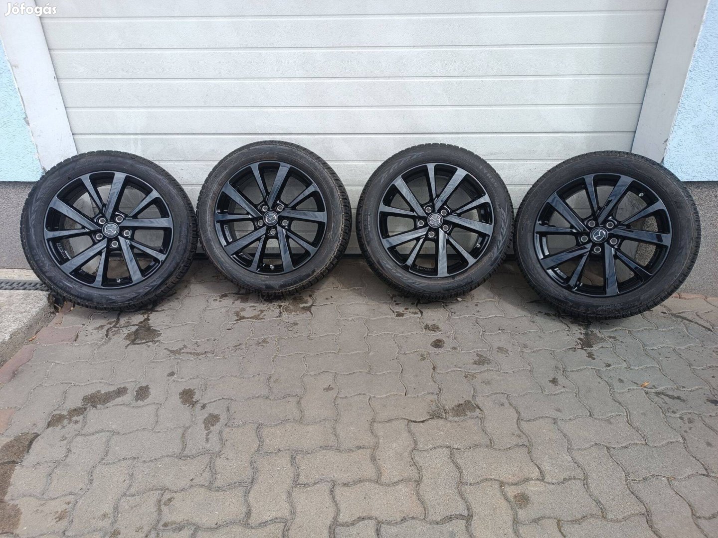 Új 18" 5x114,3 Gyári Mazda 3 alufelni téli gumival eladó!