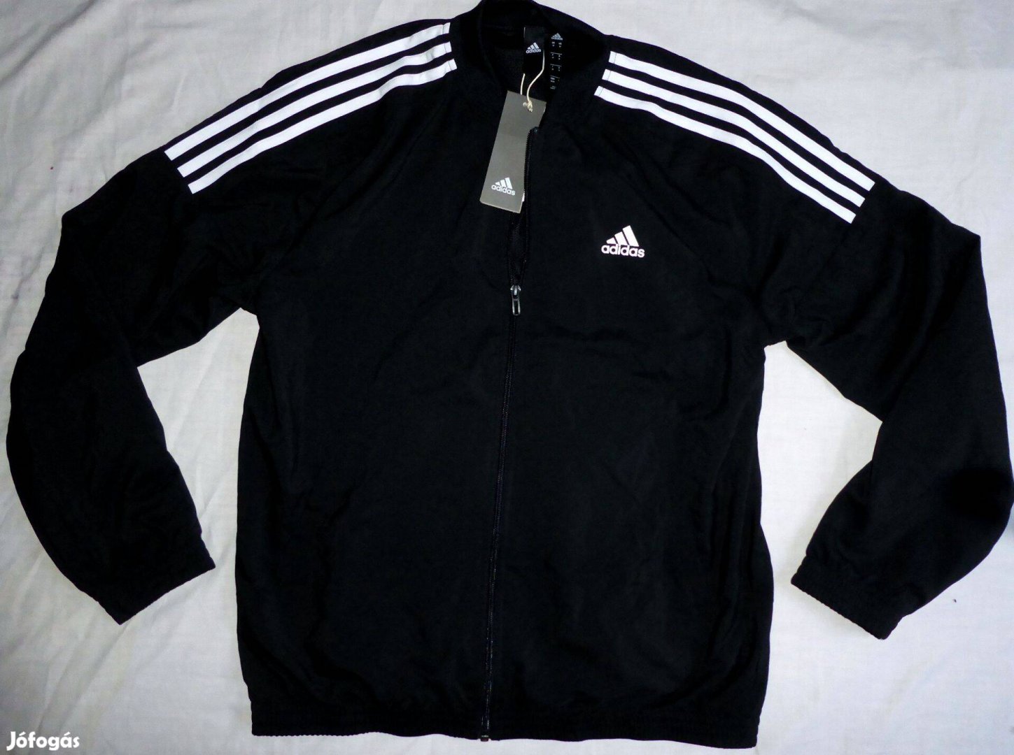 Új 19ezres Adidas M méretű sport jogging felső olcsón