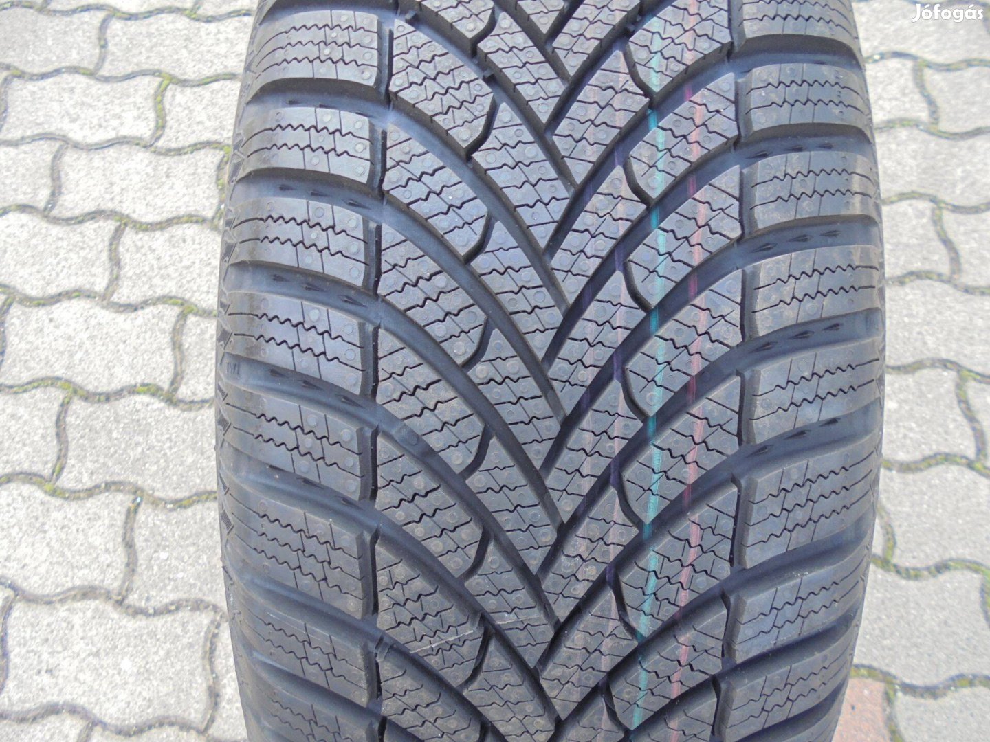 Új 1db 215/65 R 16-os Semperit téli gumi eladó