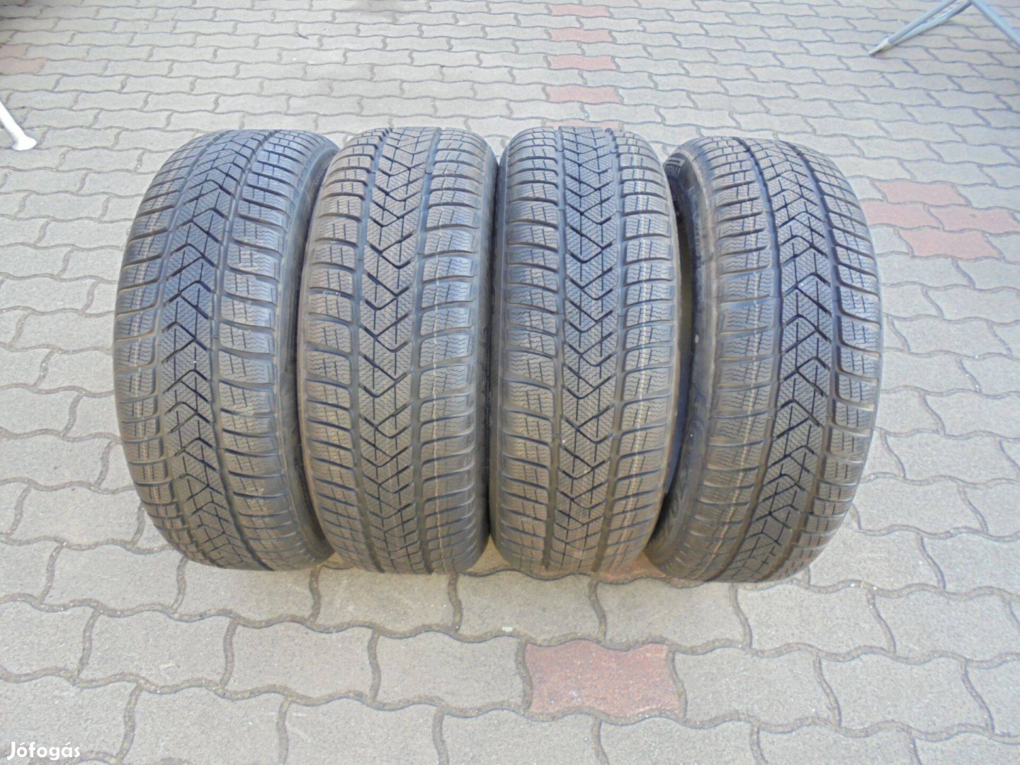 Új 225/55 R17" 2021-es Pirelli téli gumi eladó