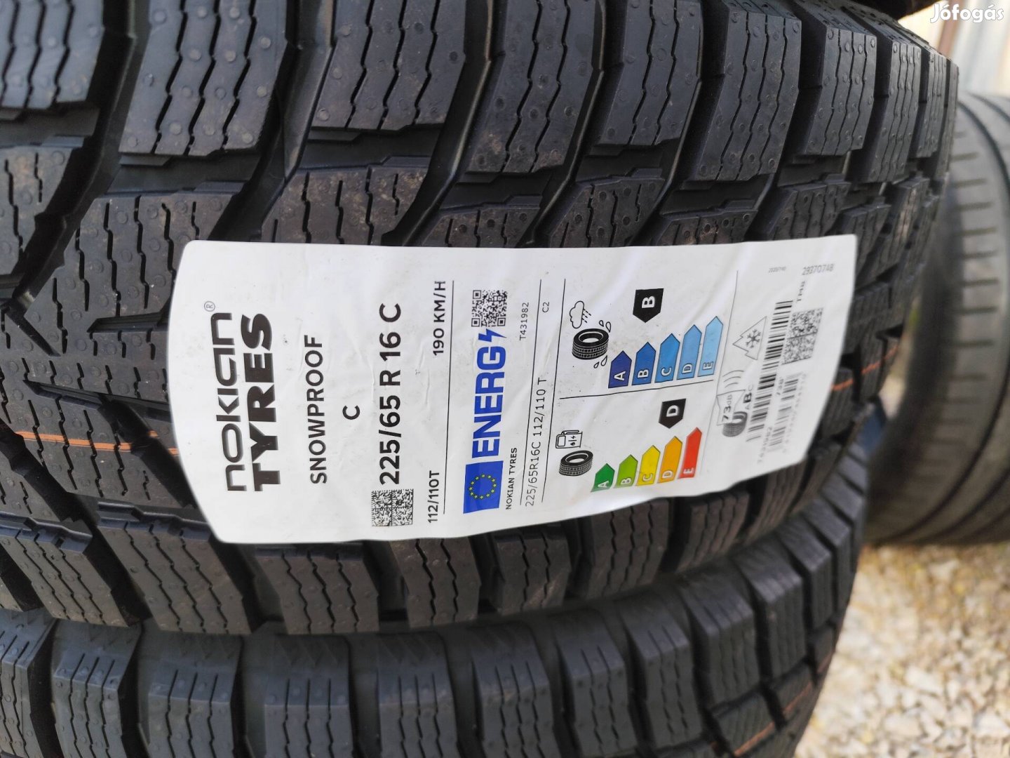 Új 225/65 r16c Nokian téligumi 