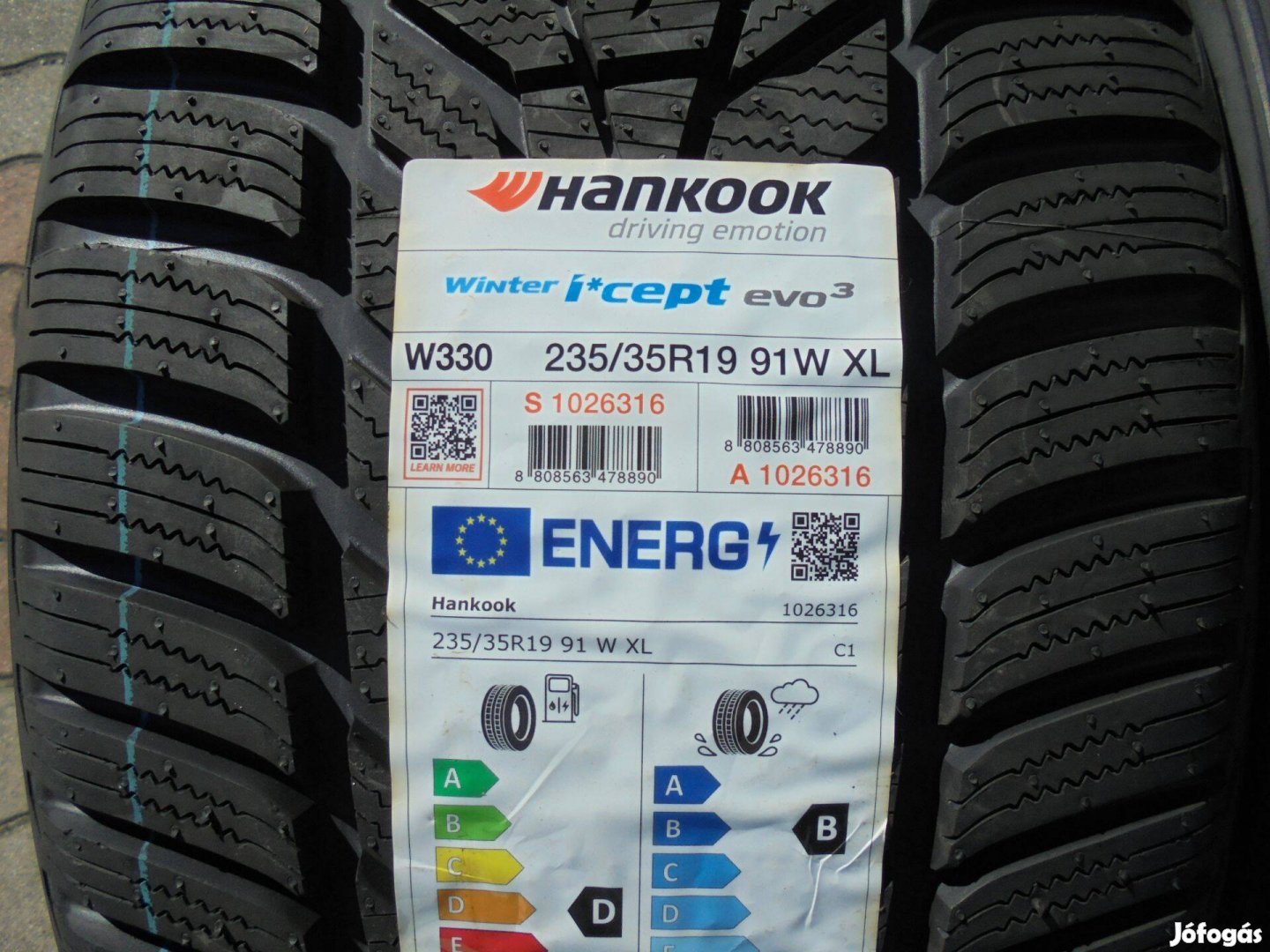 Új 235/35 R 19-es Hankook téli gumi pár eladó