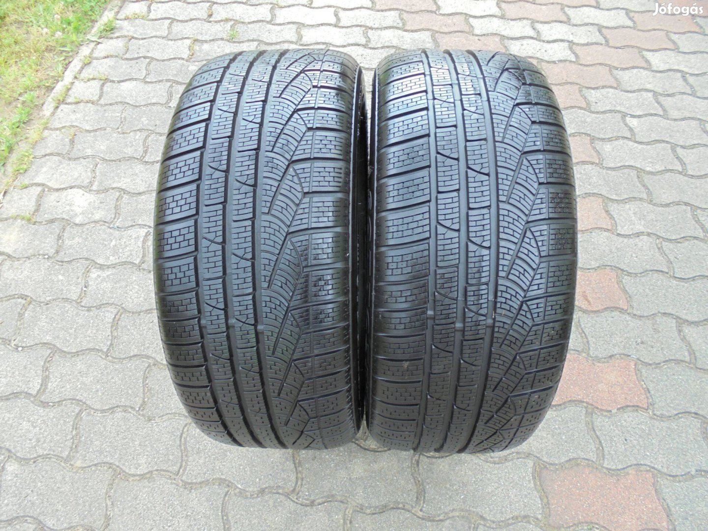 Új 235/50 R 17-es Pirelli téli gumi pár eladó