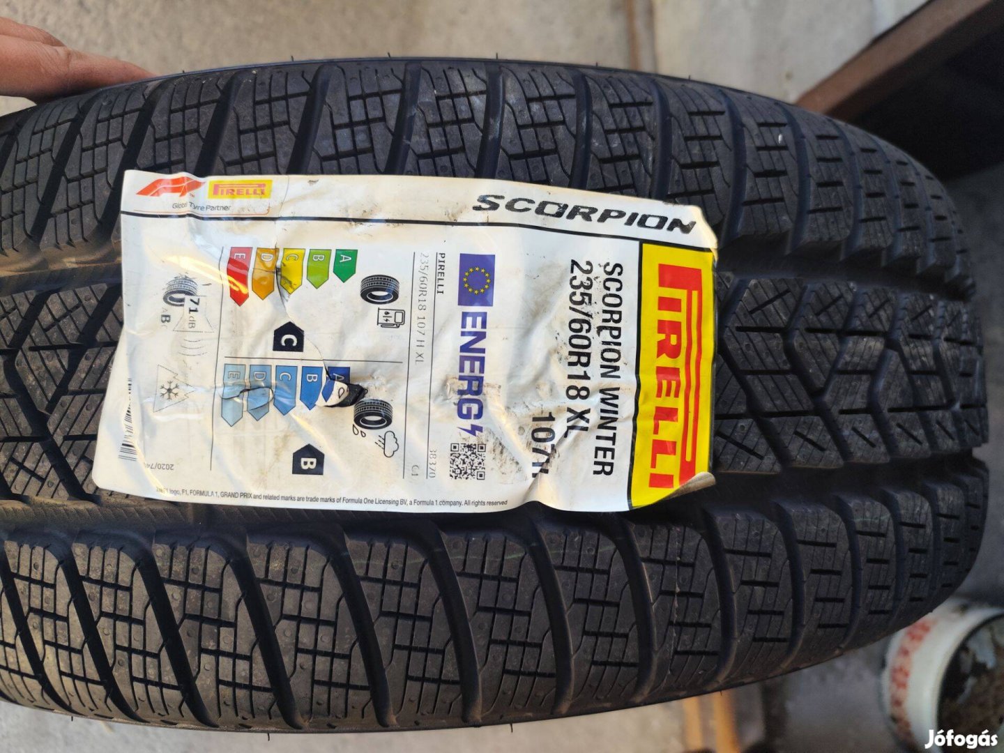 Új 235/60 R18 új pirelli téligumi
