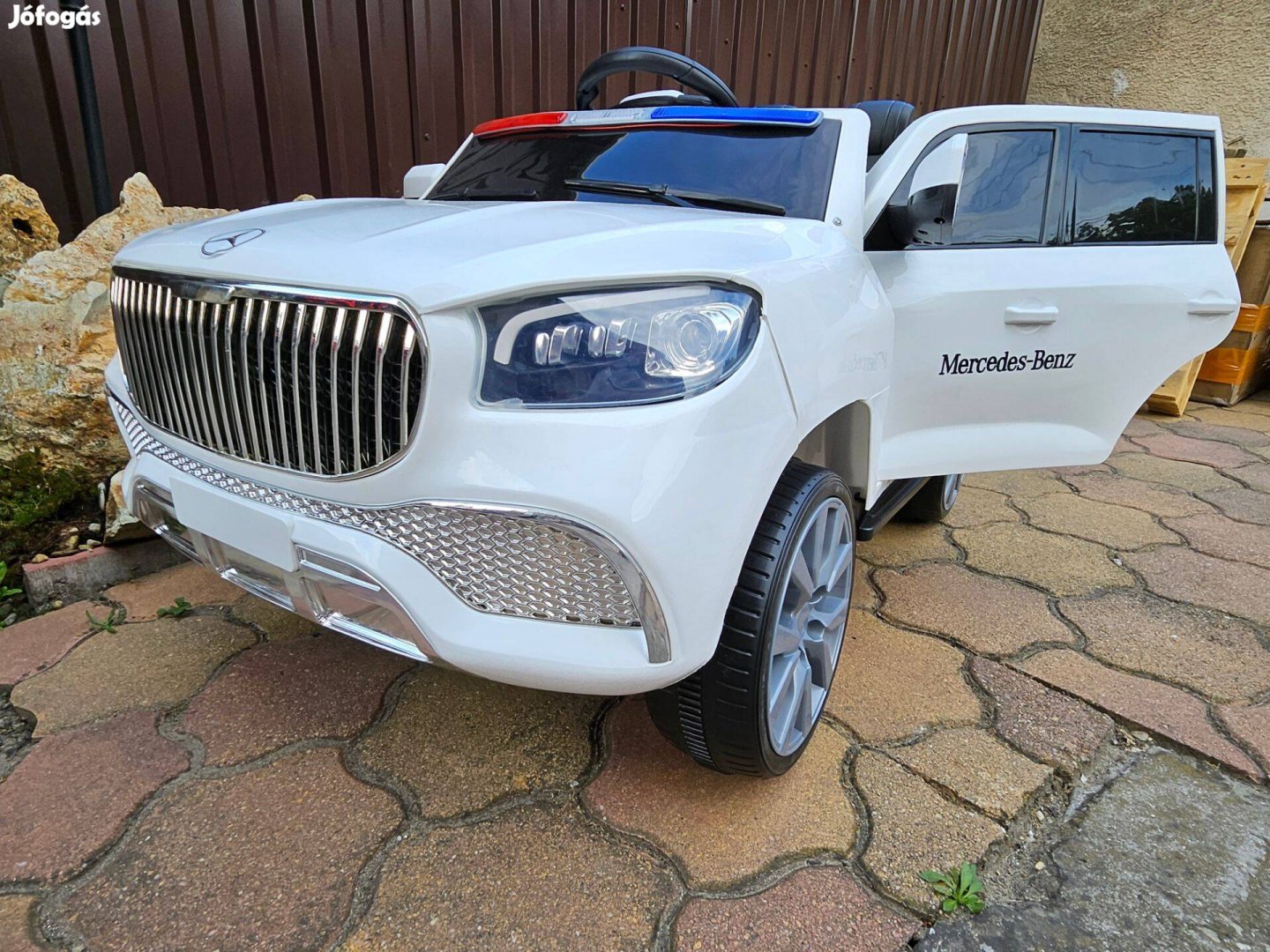 Új 2 személyes Fehér Mercedes Benz GLS63S AMG Elektromos gyerek autó