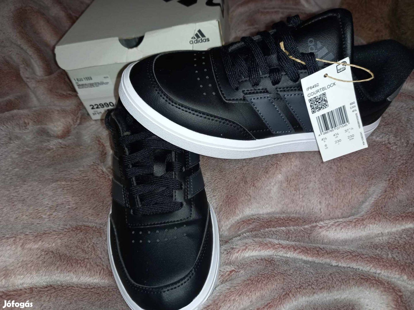 Új 37 13-os Adidas courtblock fekete cipő, sportcipő,