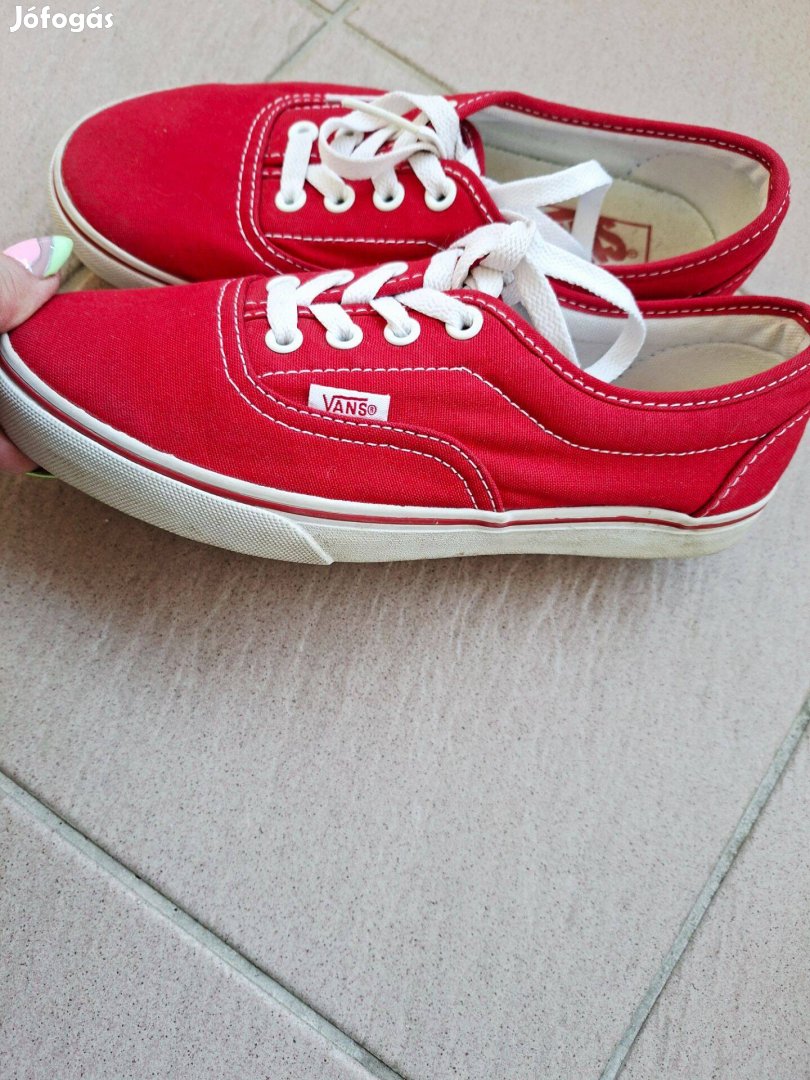 Új 37-es Van s piros női cipő