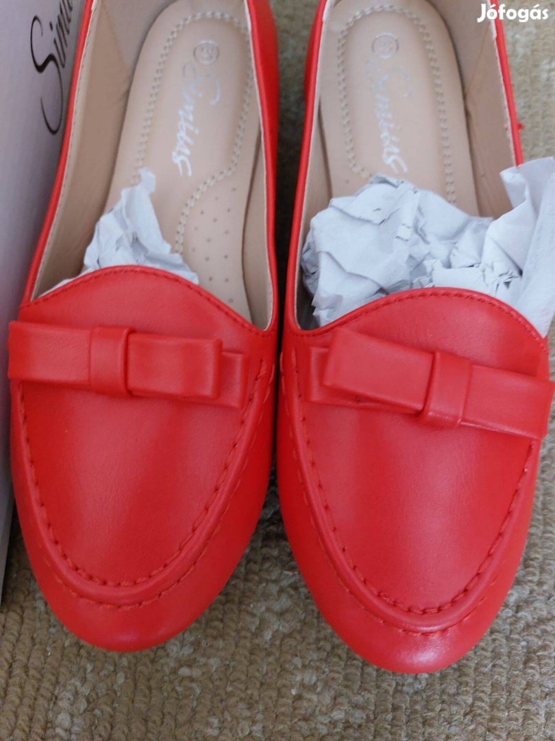 Új 37-es piros cipő