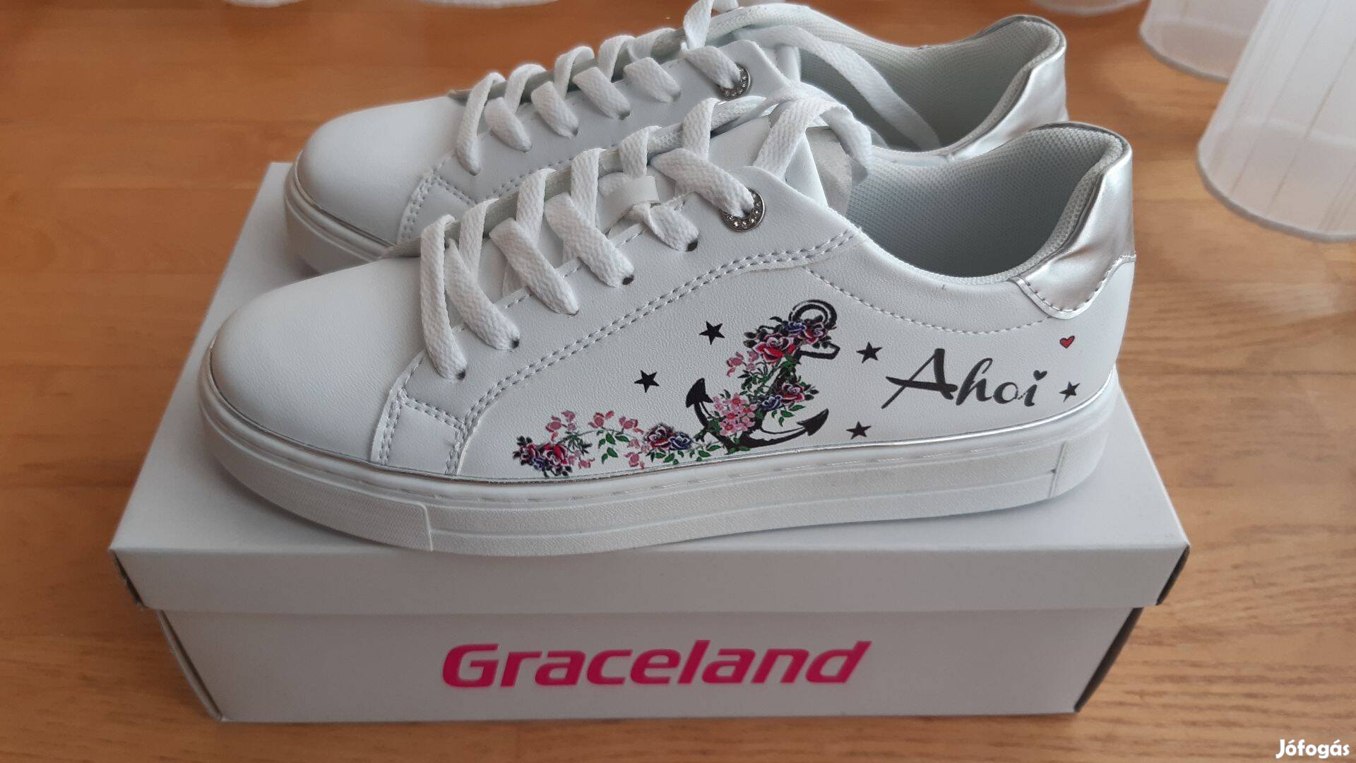 Új 39-es Graceland cipő