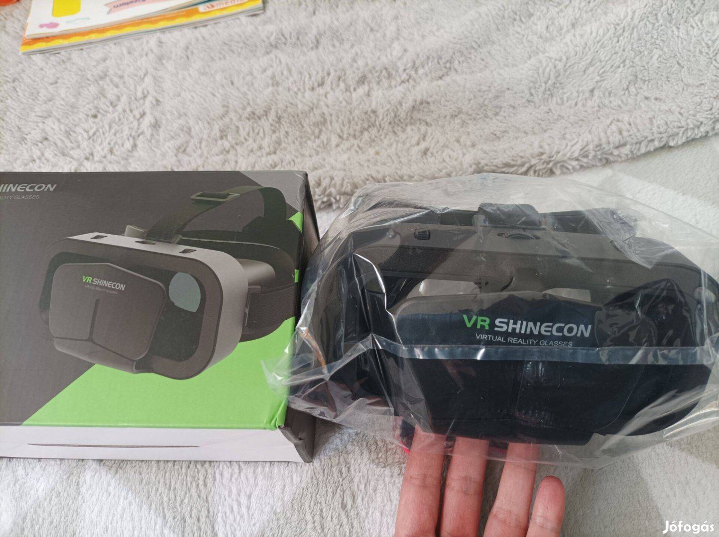 Új 3D okostelefonhoz használható VR szemüveg. Átvehető