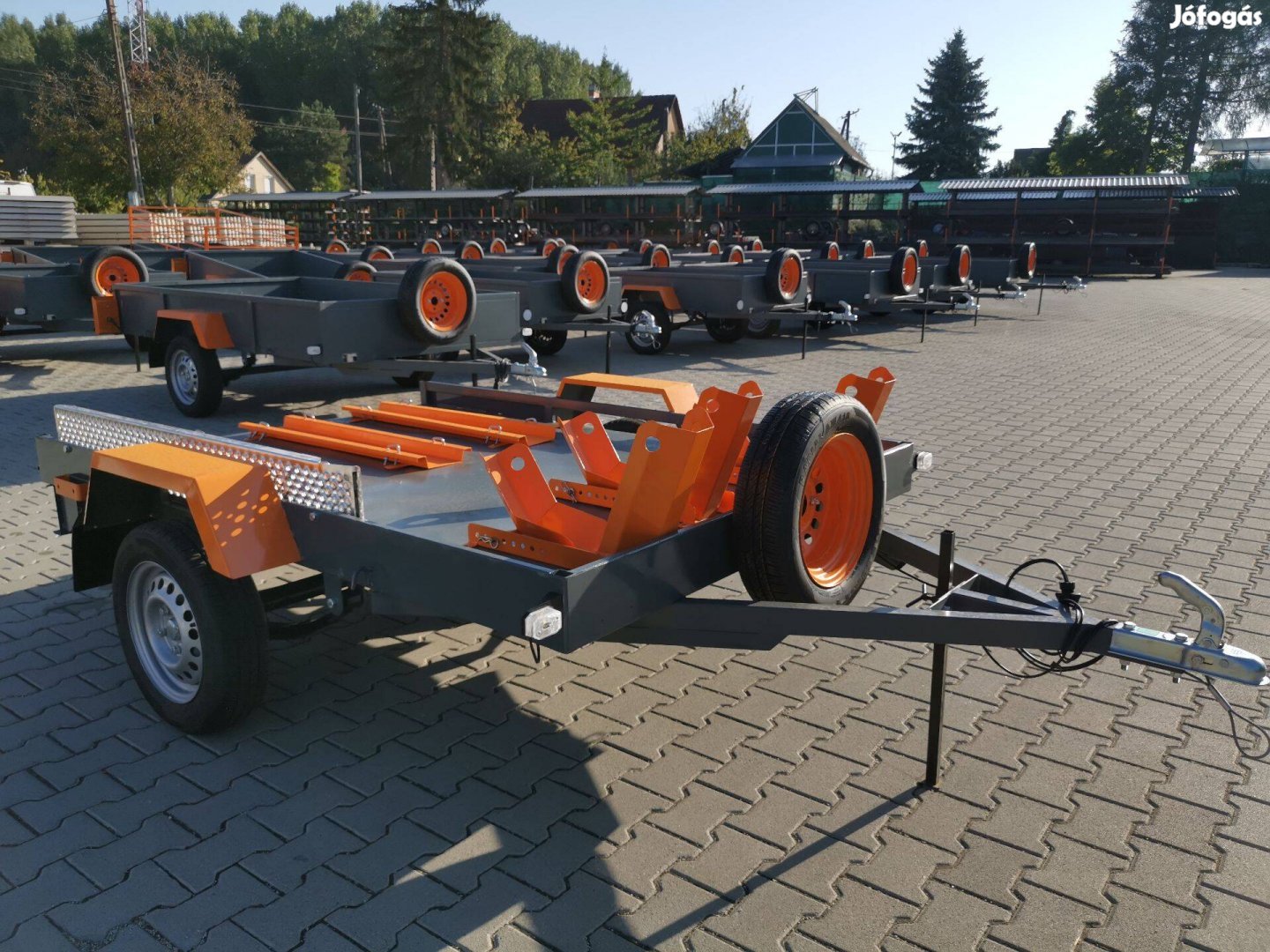 Új 3 állásos Orange motorszállító utánfutó - készletről (150x220)
