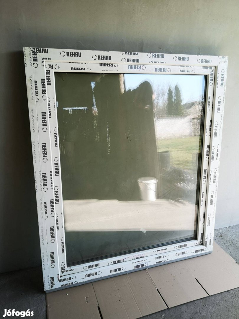 Új 3 rétegű ablak Rehau 128x157 cm
