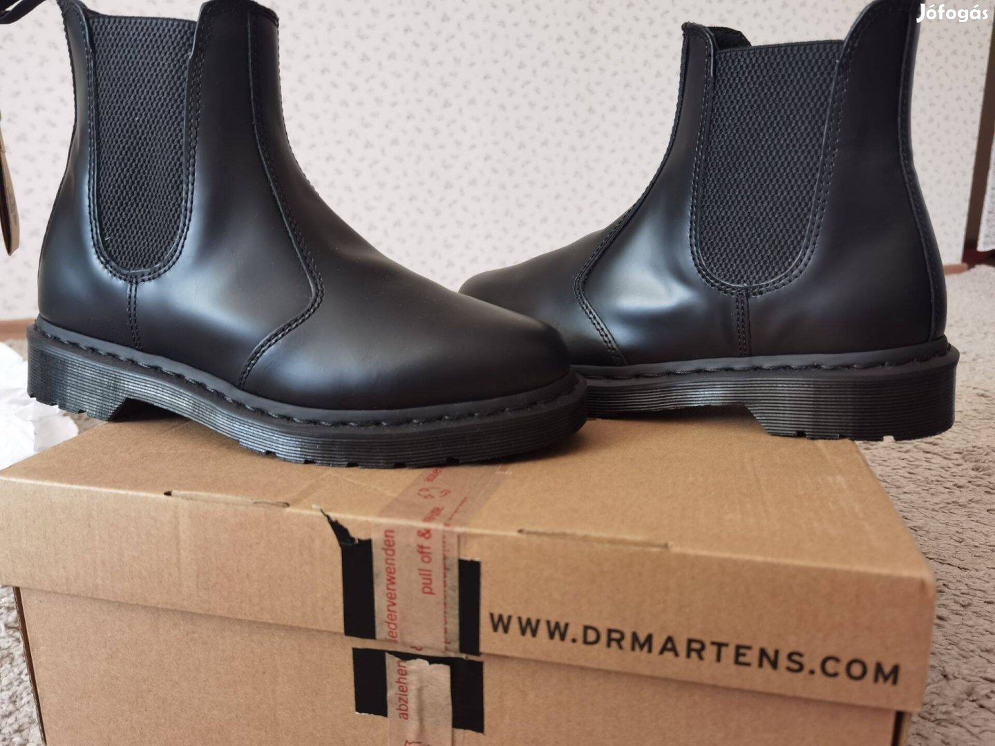 Új 40-es Dr martens Chelsea bakancs eladó