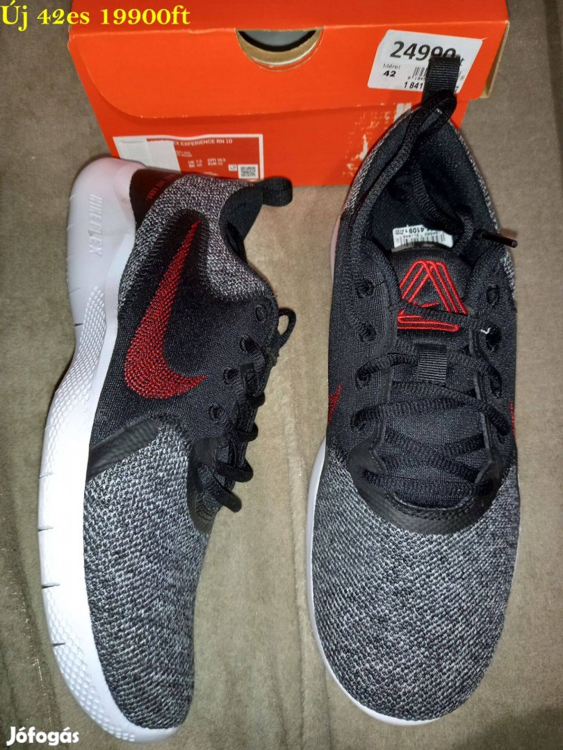 Új 42-es férfi szürke Nike cipő, átmeneti sportcipő, szabadidő
