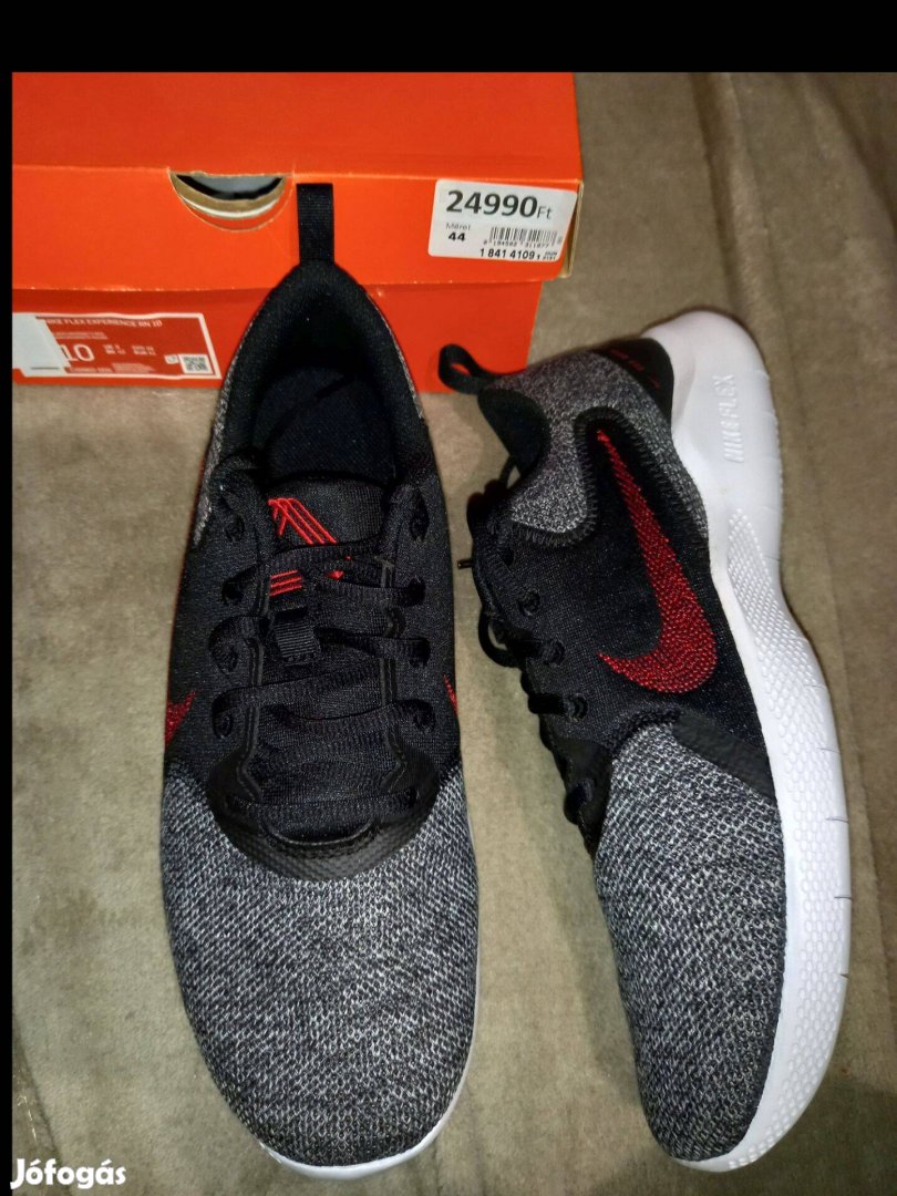 Új 44-es férfi Nike cipő, sportcipő 19900ft