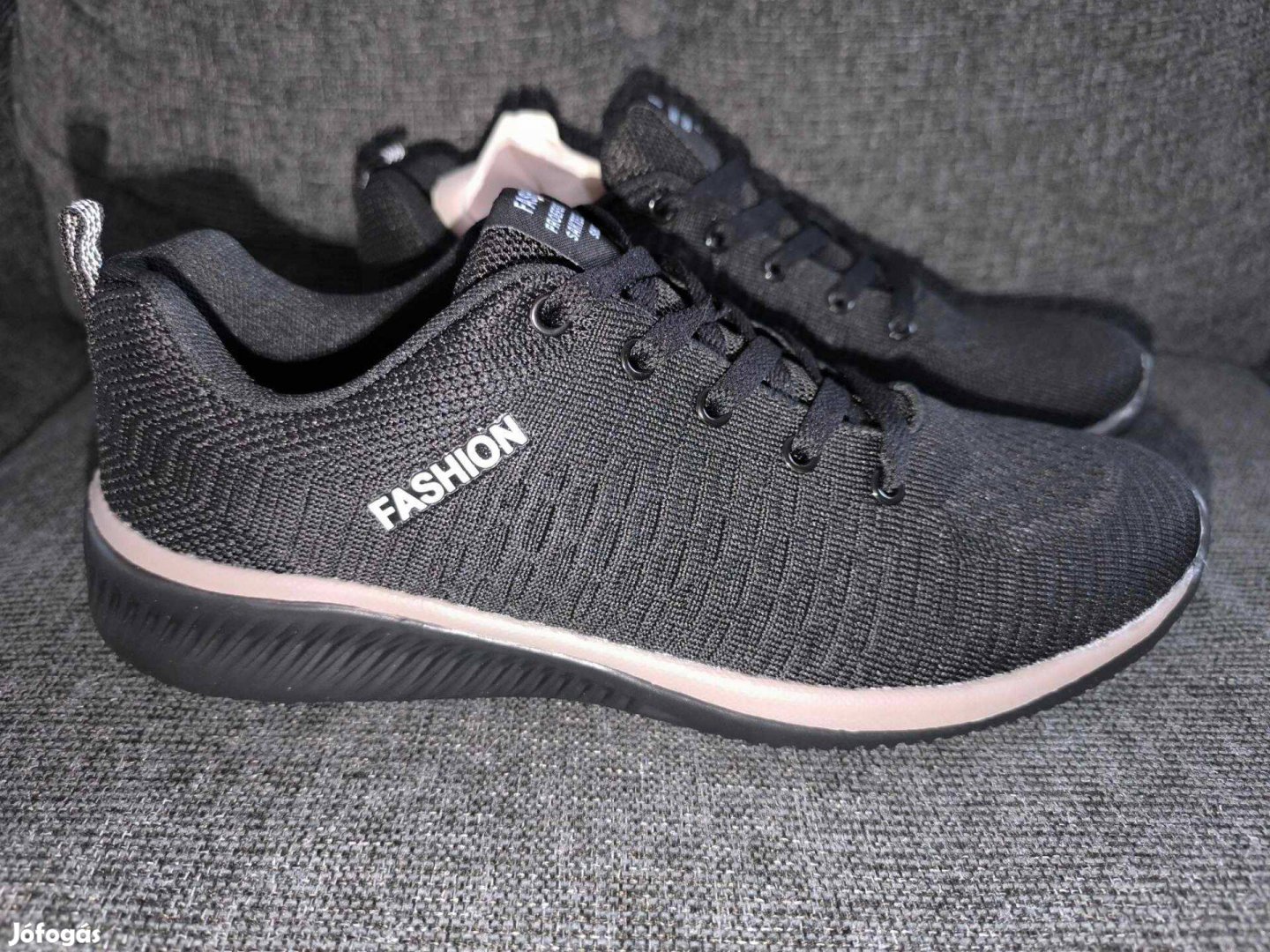 Új 44-es sportcipő, bth: 28 cm