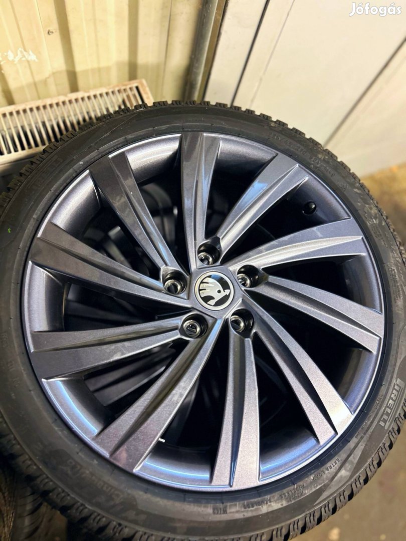 Új 5x112 Gyari Skoda 18"Pirelli téli szett 18