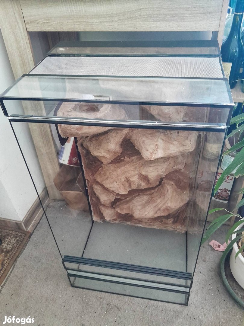 Új 90x50x40-es álló terrárium beépített háttérrel