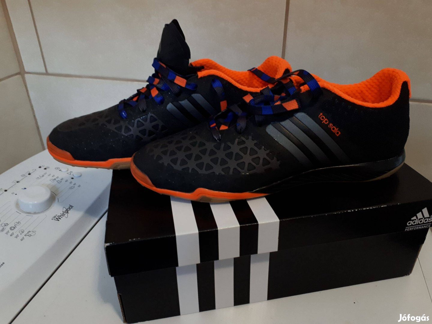 Új Adidas 44- es foci és edző cipő