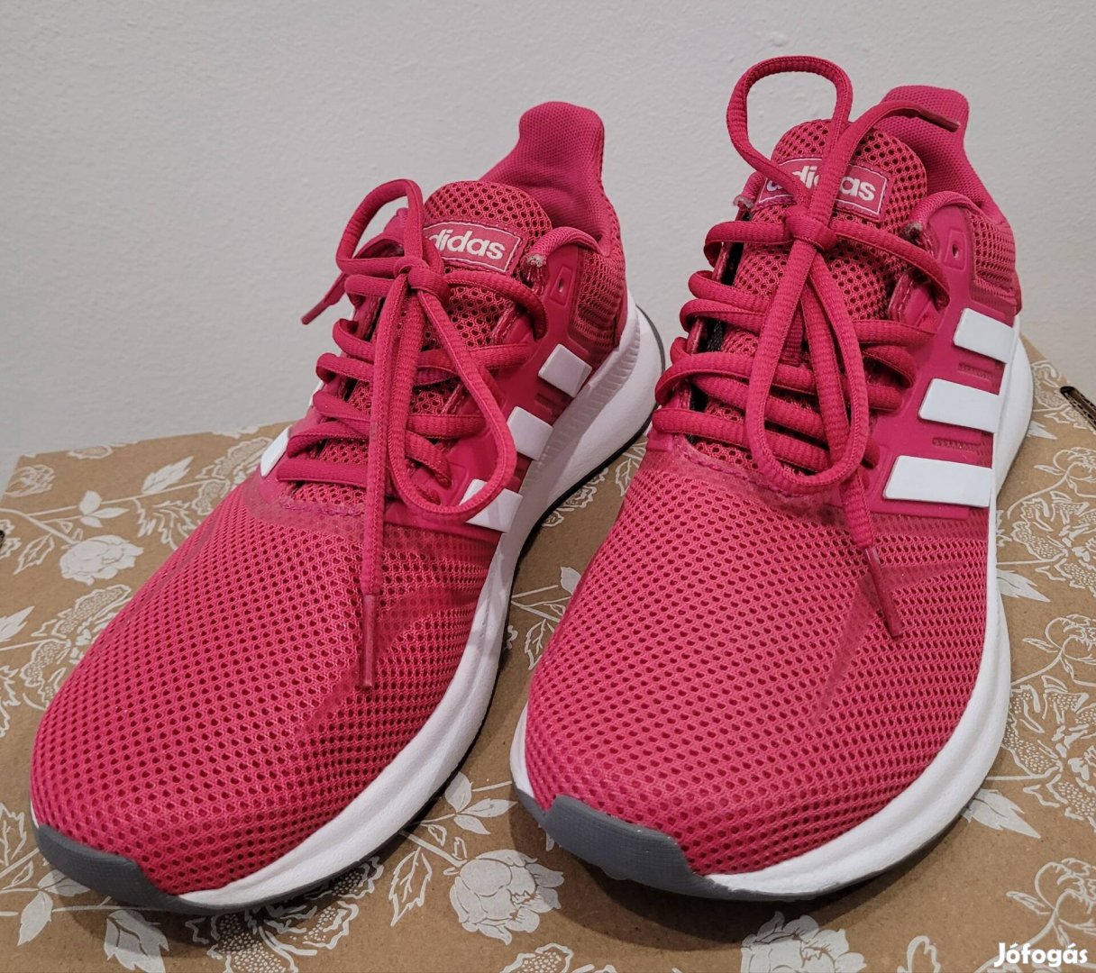 Új Adidas boltban vásárolt 39-es cipő