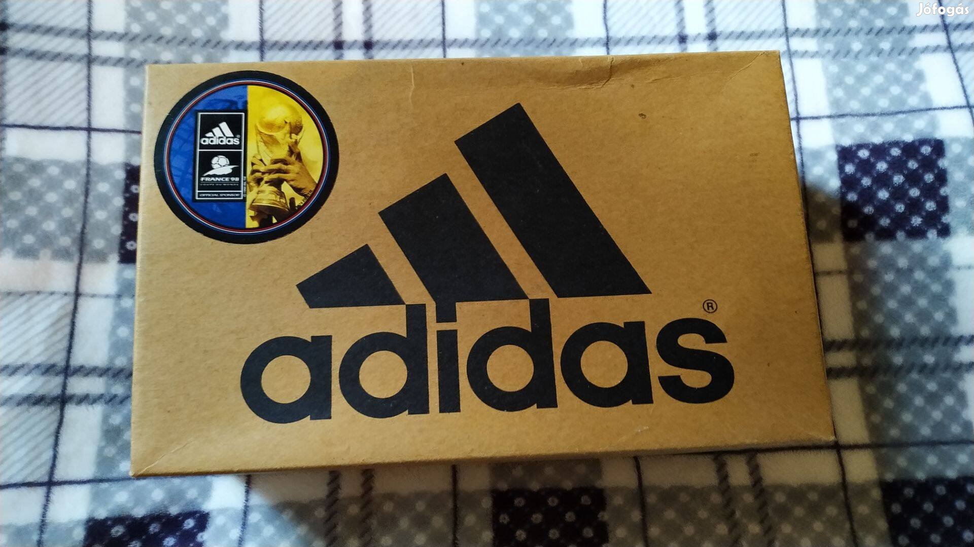 Új Adidas focicipő