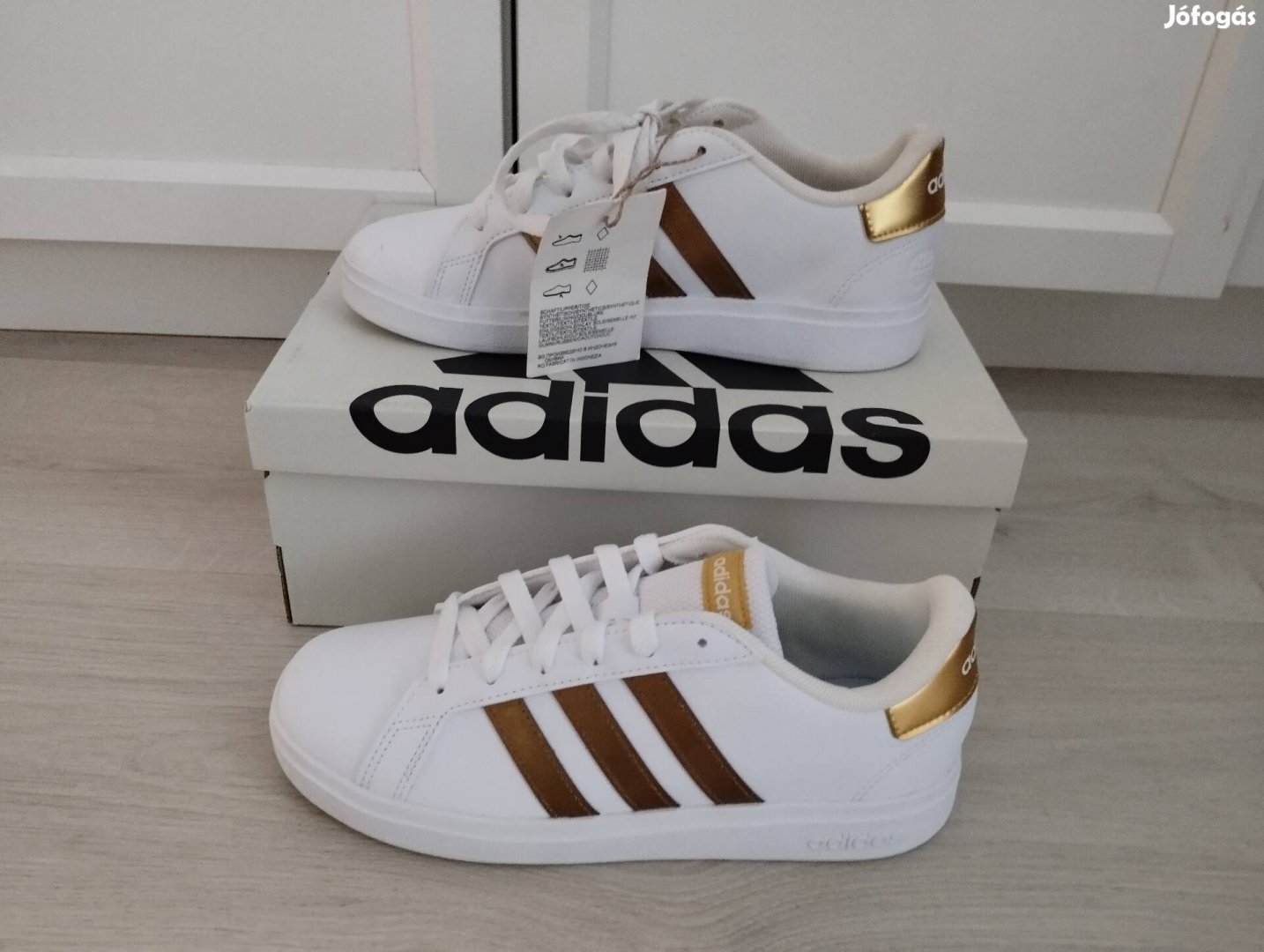 Új Adidas lány/női cipő 36 méretben