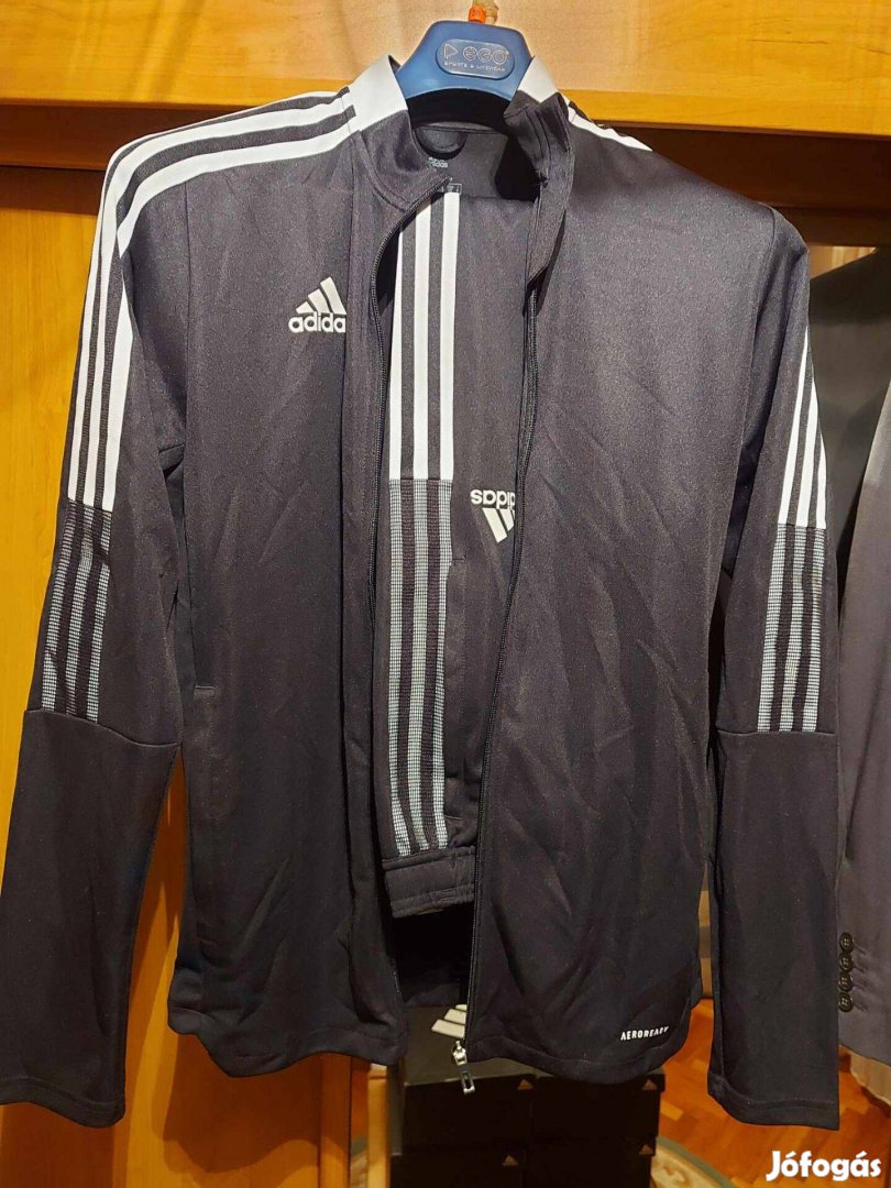 Új Adidas melegítő