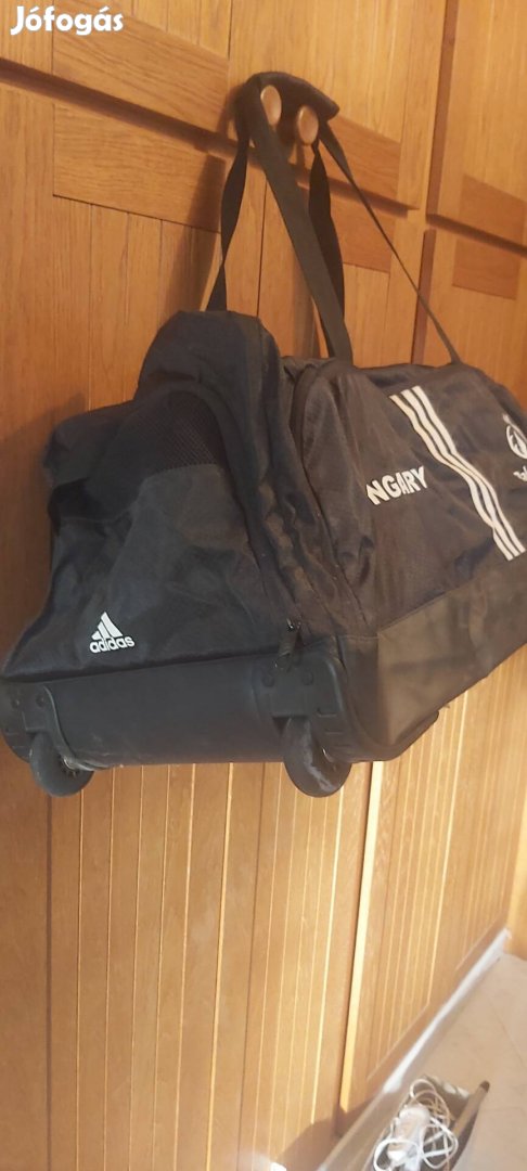 Új Adidas nagyméretű utazótáska, bőrönd eladó!