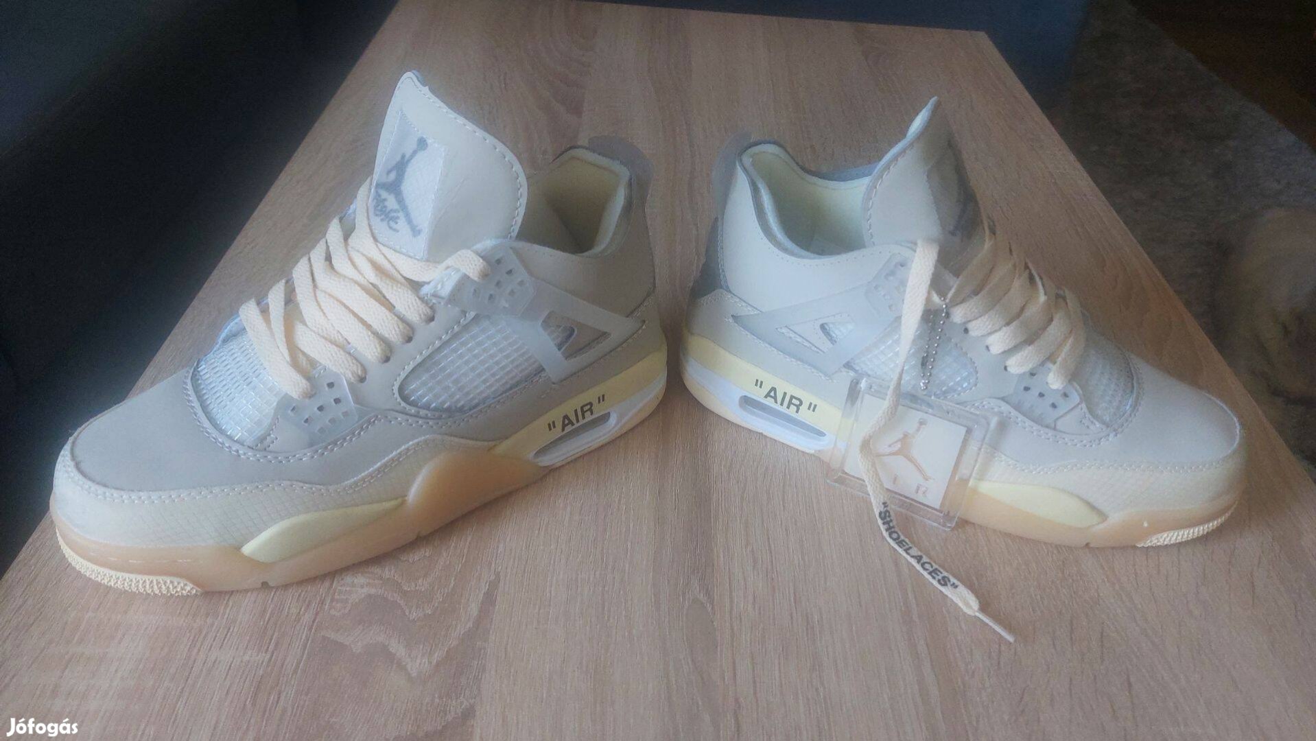 Új,Air Jordan 4 retro off-Withe sail űűű