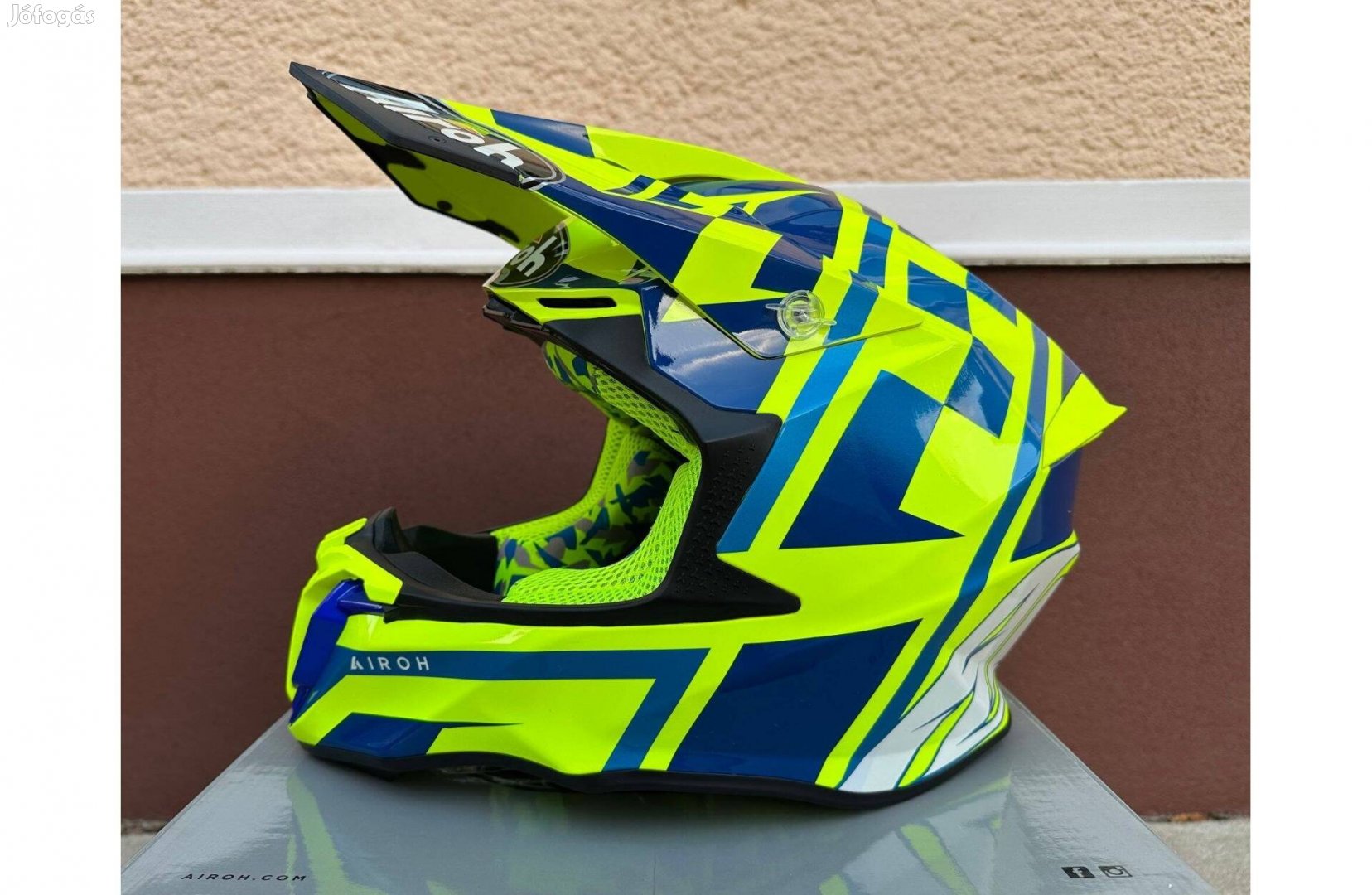 Új Airoh Twist 2.0 TC21 sárga/kék enduro, cross sisak, bukósisak (S)