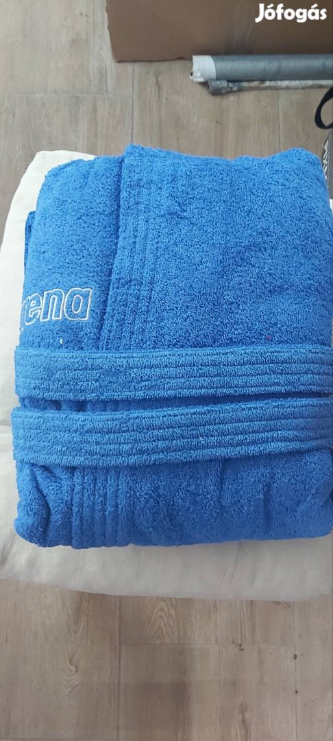 Új Aréna márkájú fürdőköpeny M-L -es méret.