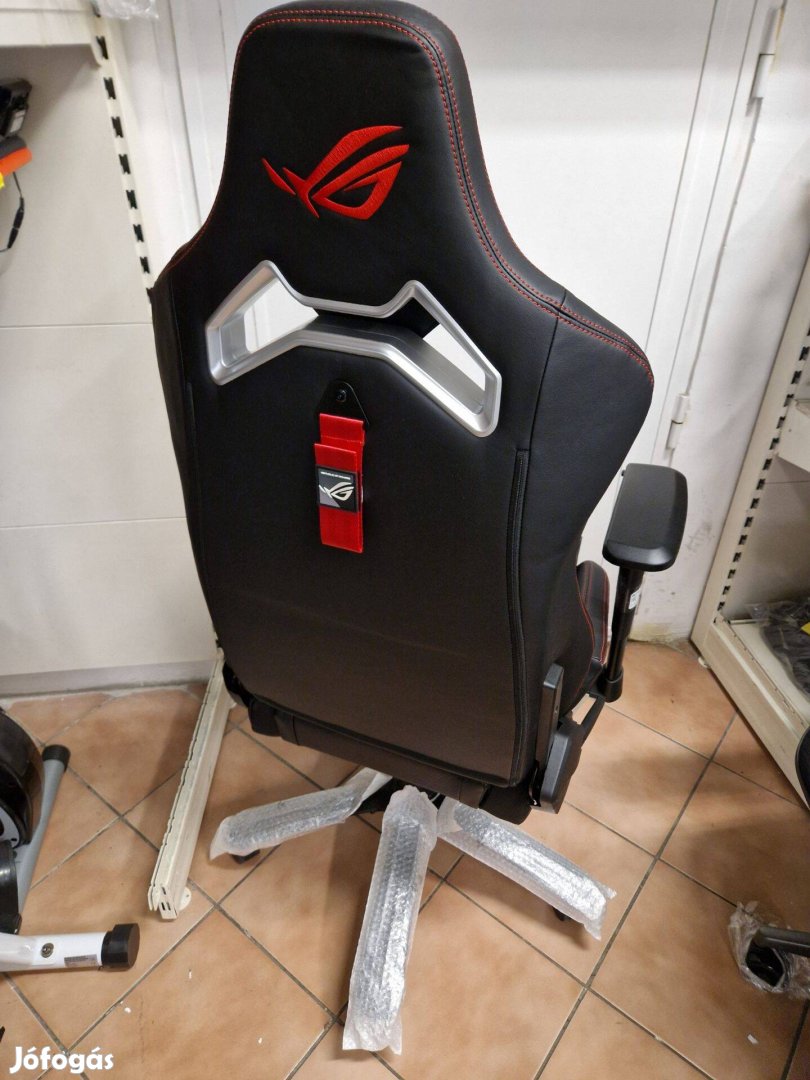 Új Asus ROG Chariot Core gamer szék SL300