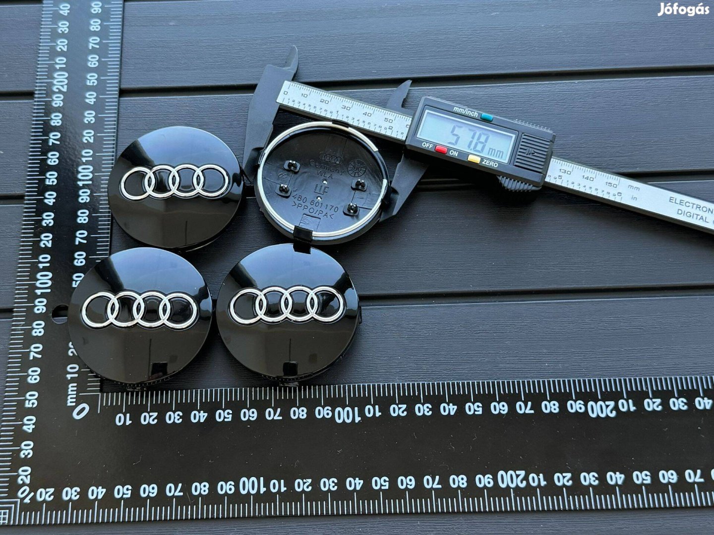 Új Audi 60mm Felni Alufelni Kupak Közép Felnikupak Embléma 4B0601170 a