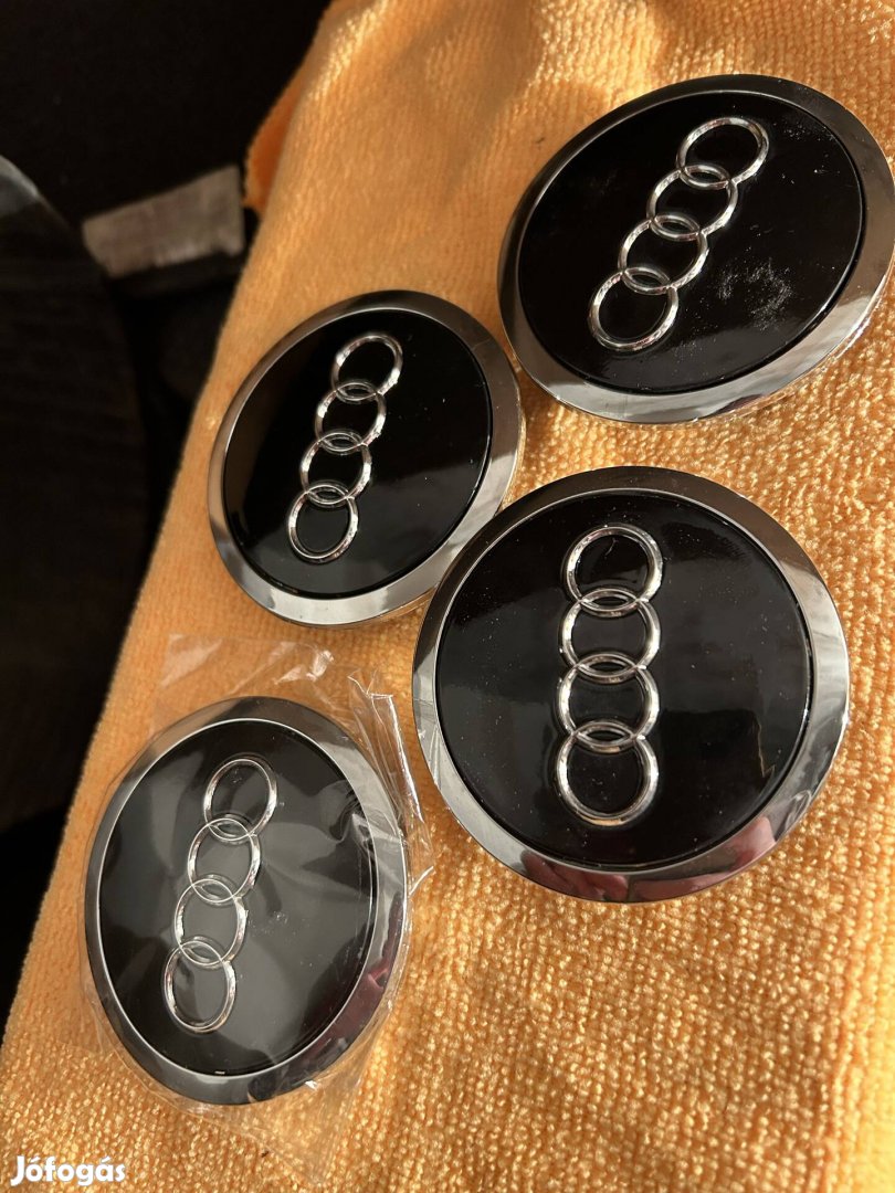Új Audi felni kupak lakk fekete 69mm