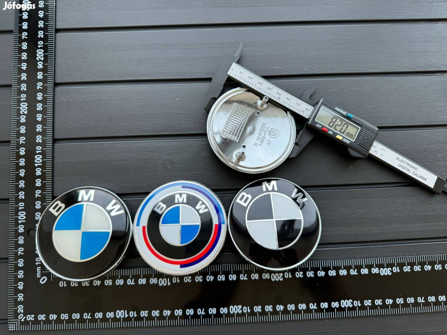 Új BMW 82mm Gépház Motorház Csomagtartó Embléma Jel 51148132375