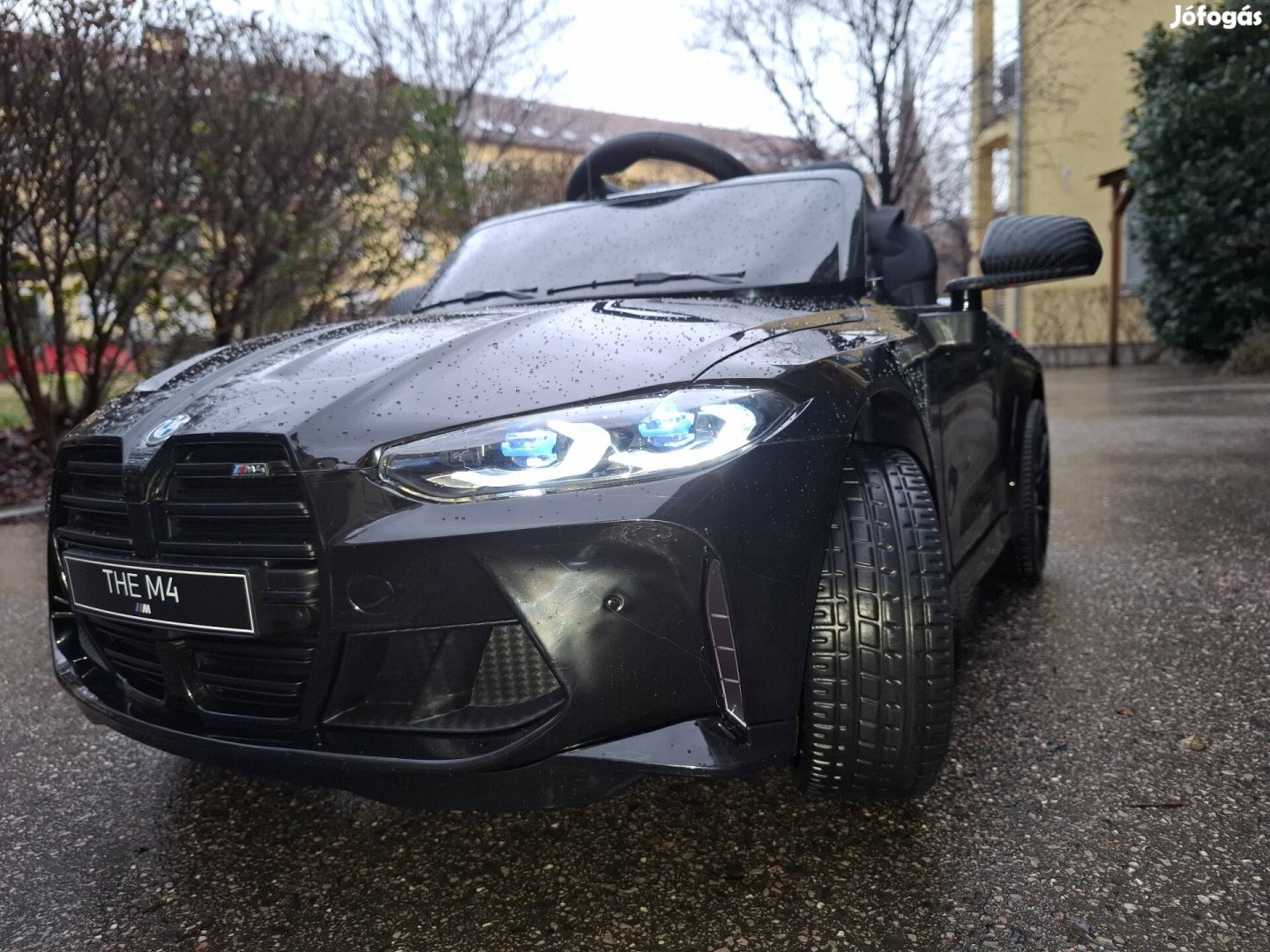 Új BMW M4 erdeti liszenszes gyerek sport auto 12V. 