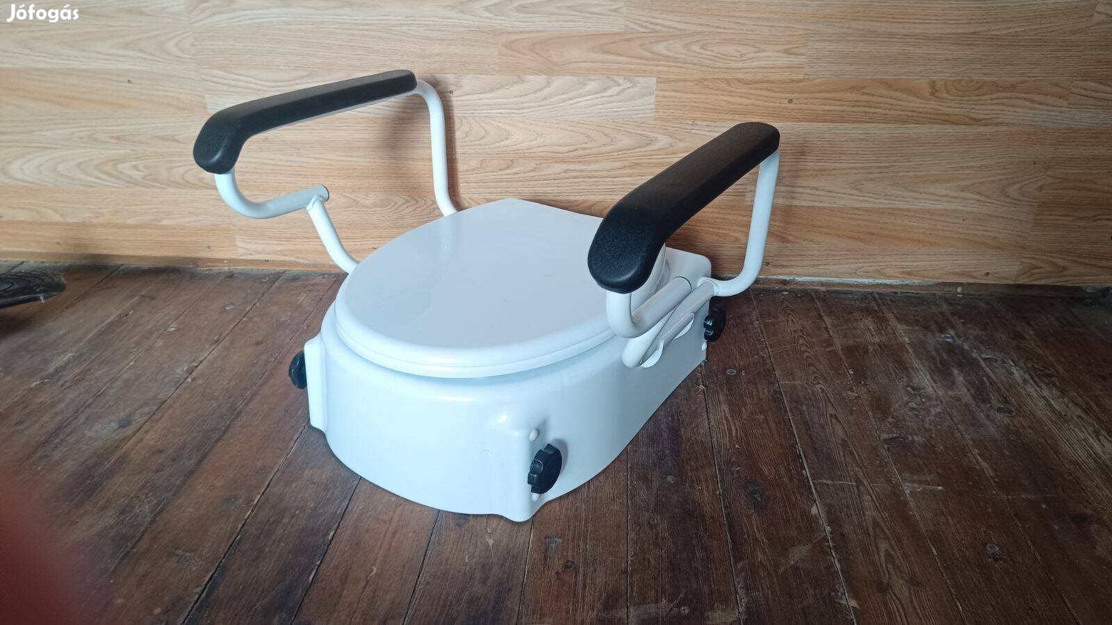 Új B+B Karfás WC ülőke magasító - 8-12cm