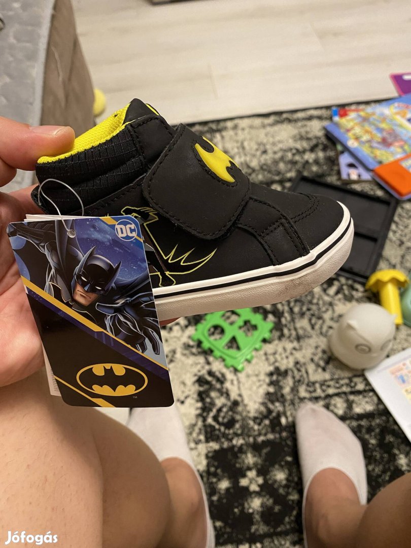Új Batman gyerek cipő eladó 21 méretben 