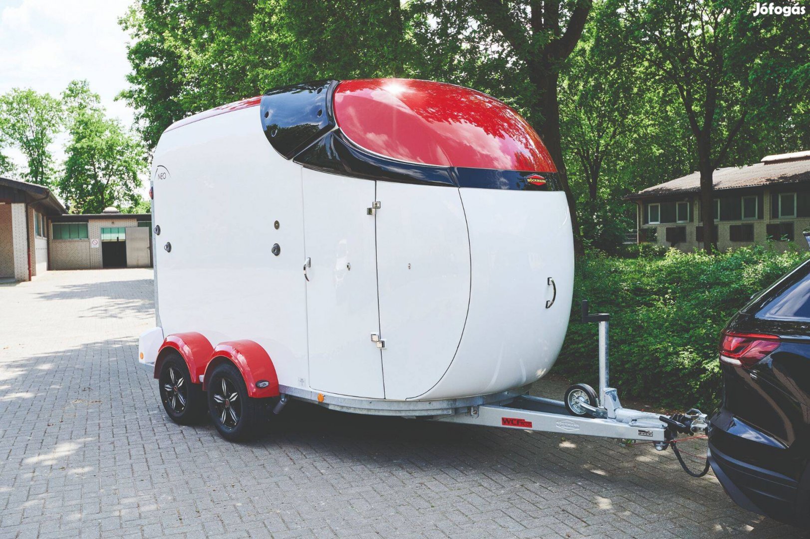 Új Böckmann NEO lószállító utánfutó + Kastélyszállós hétvége 2 főre!