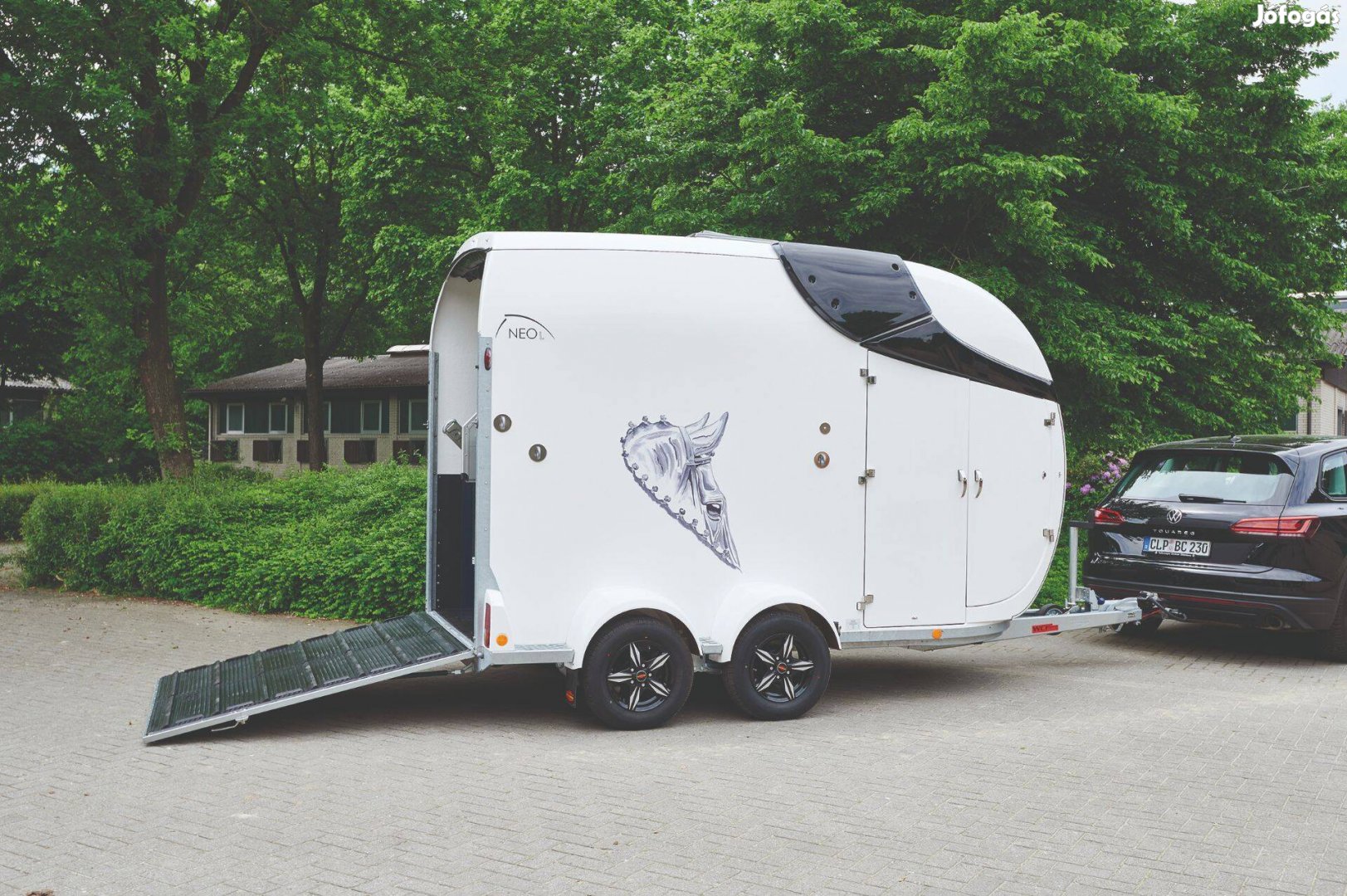 Új Böckmann Neo német lószállító utánfutó rendszámmal