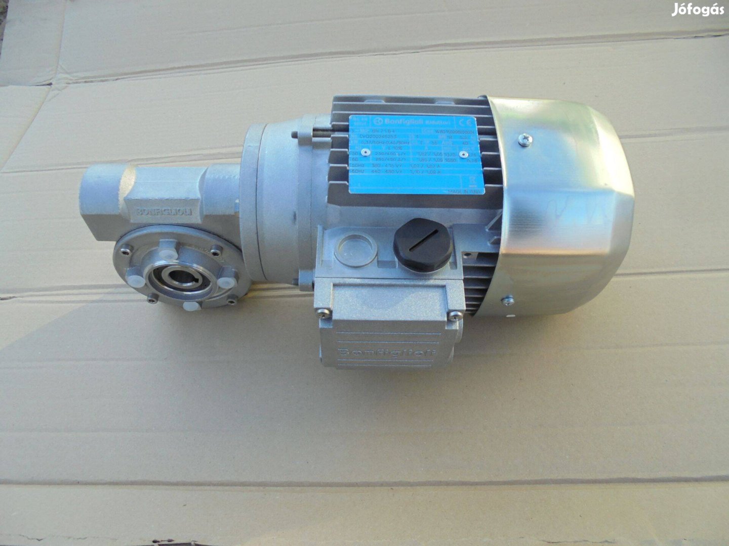 Új Bonfiglioli 0.37/0.45 kw-os villanymotor hajtóművel eladó