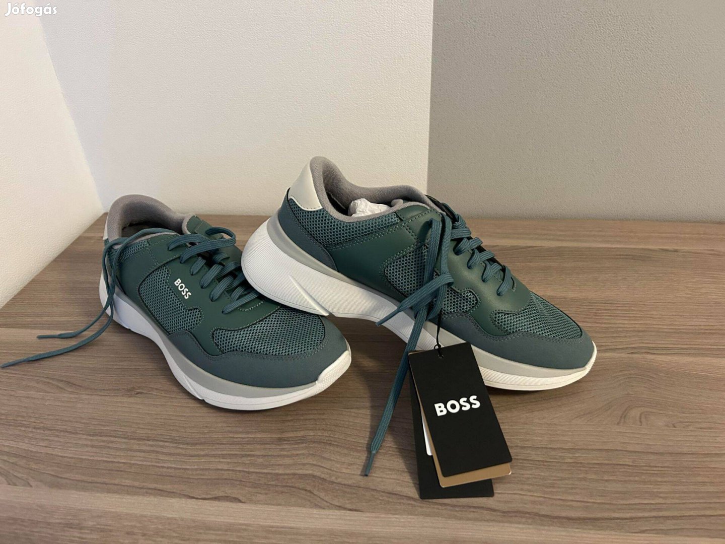 Új Boss férfi sneakers eladó