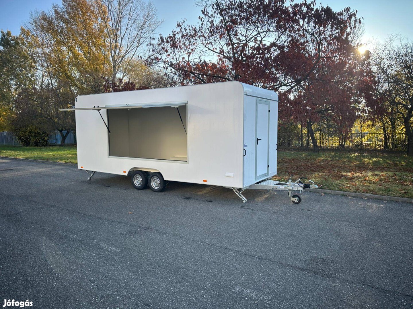 Új Büfékocsi Food Truck / Konténer méret! / 6,2m "XXL" 2,5t