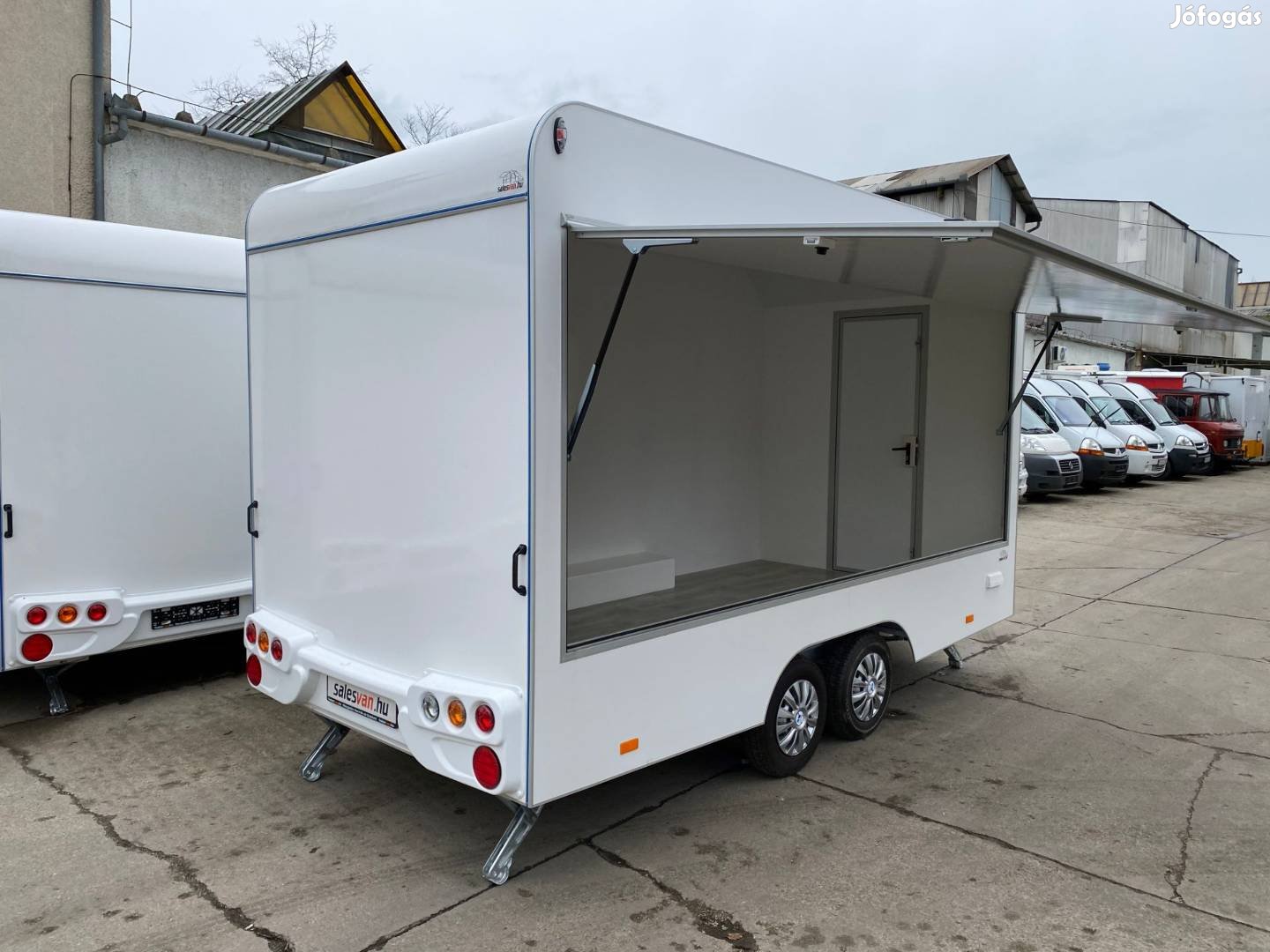 Új Büfékocsi Mozgóbolt Food Truck 4,2x2,2m 2t