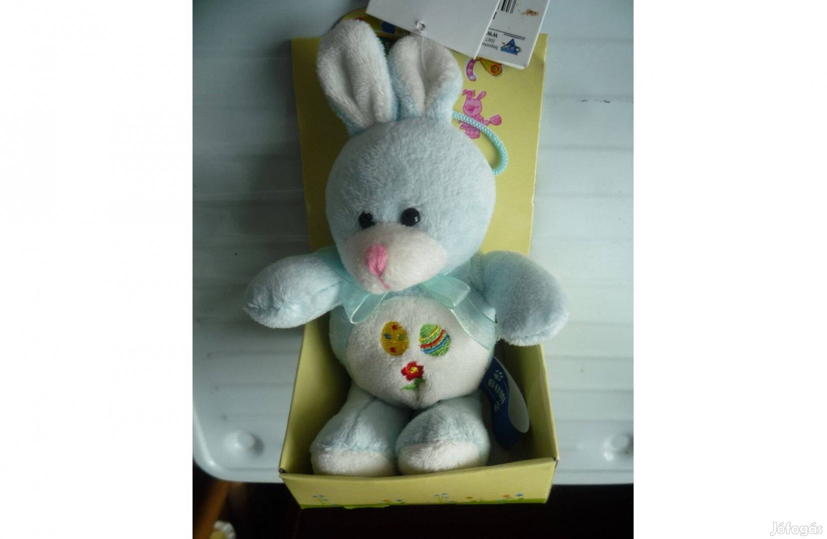 Új Bumi kék színű plüss nyuszi hímzett tojásokkal saját