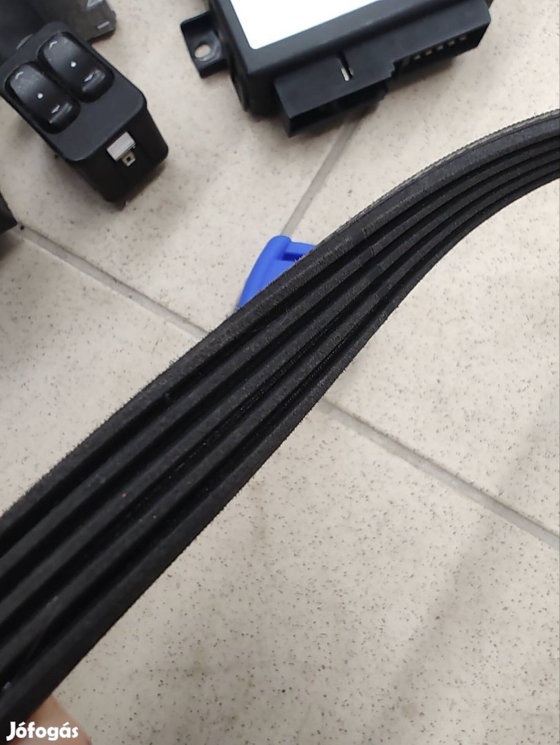 Új Continental PK 1230 hosszbordás szíj