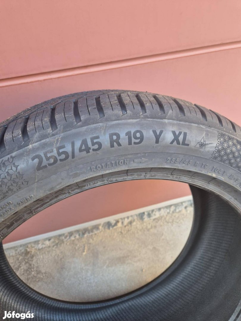 Új Continental négyévszakos 255 /45r19 